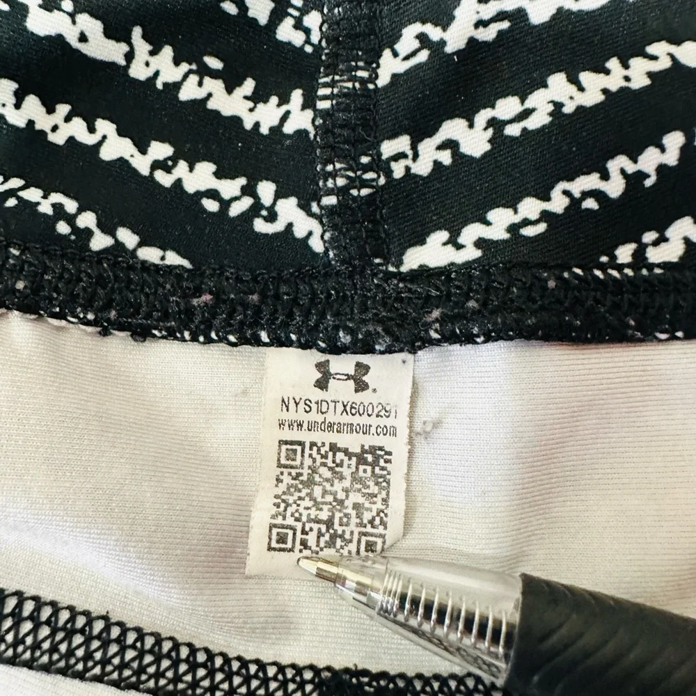Under Armour Womens Favorite All‎ Over Fitted Capri Leggings Black/White Sz S